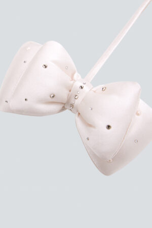 Barbie pink Calla Silk Scented Sachet bow with a central band and diamond studs.
